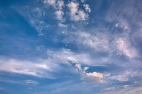 Wieczorne Niebo Chmurami — Zdjęcie stockowe