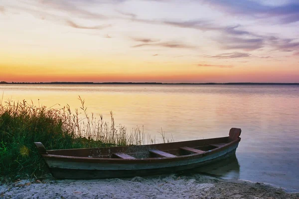 Twilight Lake Fishing Boat Shore — Stock Photo, Image