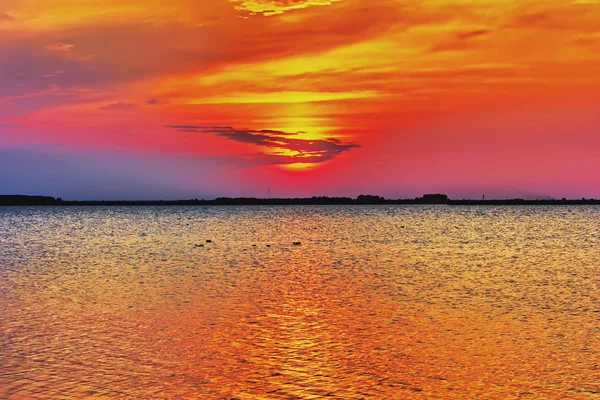 Sunset Lake Sun Silhouette Shoreline — Stock Photo, Image