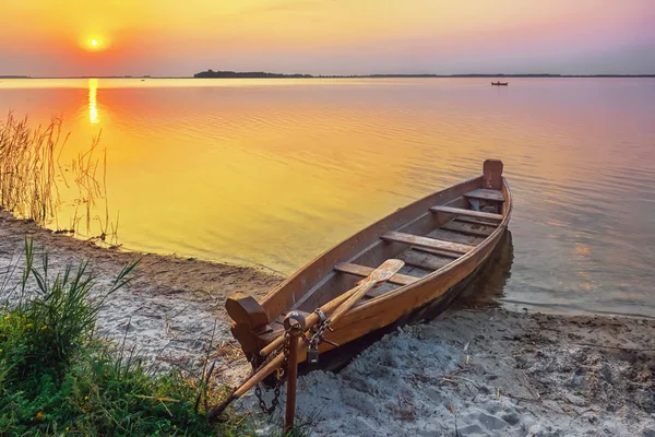 Coucher Soleil Sur Lac Bateau Bois Sur Plage Sable — Photo