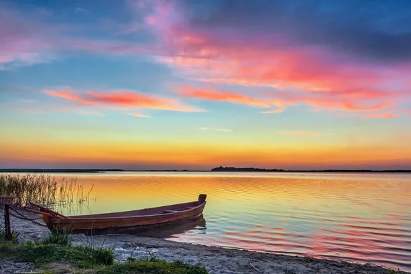 Sonnenuntergang Über Dem See Holzboote Sandstrand — Stockfoto