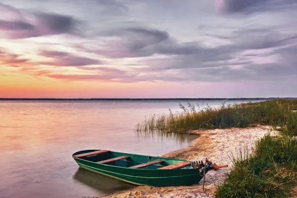 Sunset Lake Metal Boat Sandy Beach — 스톡 사진