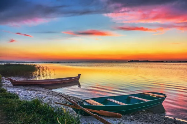 Twilight Lake Two Boats Shore Reeds Sky Clouds Sunset — Stock Photo, Image