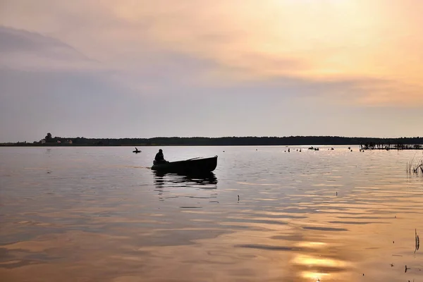 Landscape Twilight Lake Silhouette Fisherman Boat — Stock Photo, Image