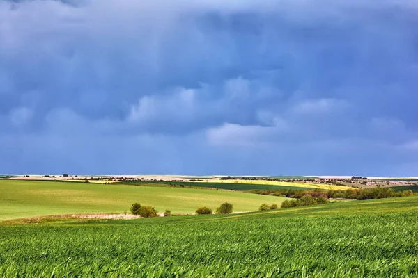 Paisaje Rural Prados Con Nubes Trueno Sobre Ellos — Foto de Stock