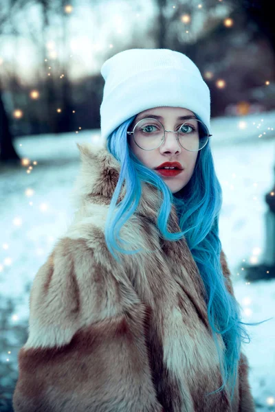 Retrato Jovem Mulher Bonita Com Cabelo Azul — Fotografia de Stock