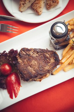 Izgara biftek.
