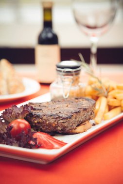 Izgara biftek.