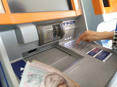 El Atm üzerinde toplu iğne sayı girme