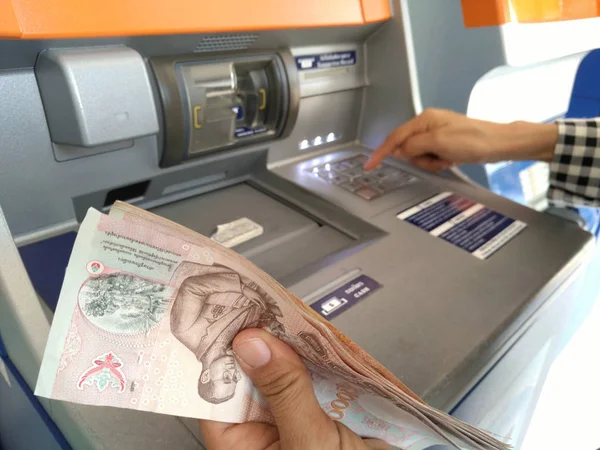 El Atm üzerinde toplu iğne sayı girme