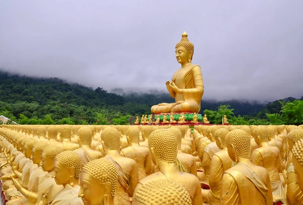 Golden Buddha statue in Thai — Stock Photo, Image