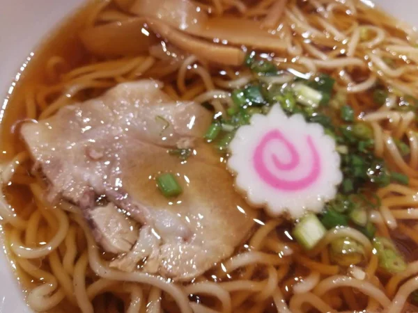 Cibo, Delizioso piatto di zuppa di spaghetti giapponesi Ramen — Foto Stock