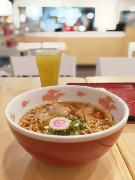 Comida, delicioso prato de sopa de macarrão japonês Ramen — Fotografia de Stock