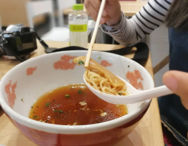 Comida, delicioso prato de sopa de macarrão japonês Ramen — Fotografia de Stock