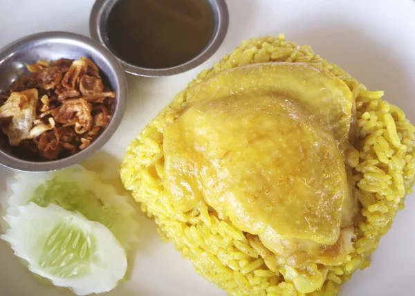 Hühnerreis-Curry mit Kokos — Stockfoto