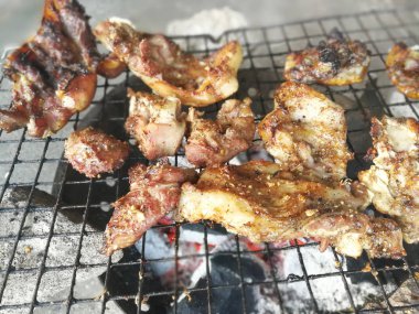 Stil kavrulmuş domuz eti 