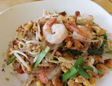 Pad Tay dili veya Tay tavada kızartılmış erişte