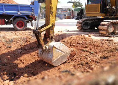 Yükleyici karayolu çalışıyoruz
