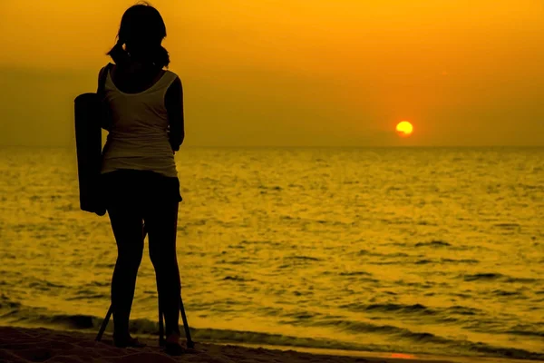 İnsanlar plaj yüzleri görüyor musun