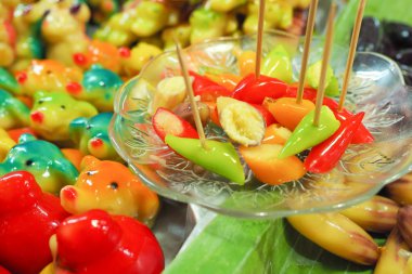 Tay tatlı kanom göz choup denilen 
