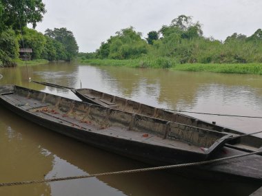 Nehre eski tekne Tay