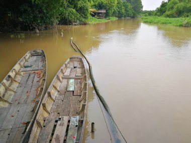 Nehre eski tekne Tay