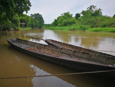 Nehre eski tekne Tay