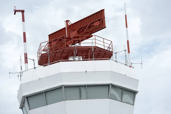 空港制御レーダー基地 — ストック写真