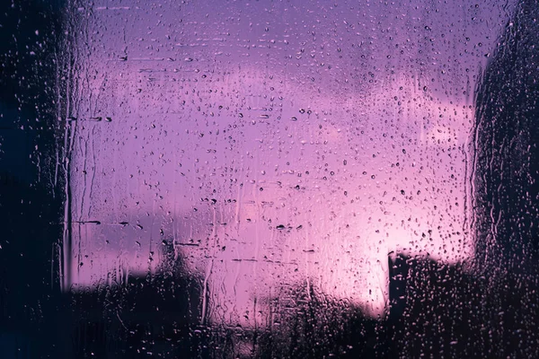 Vidro Janela Brilhante Molhado Com Gotas Chuva Uma Vista Uma — Fotografia de Stock