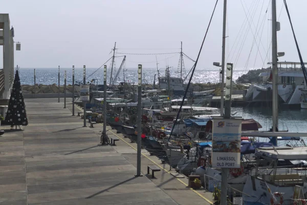 Limassol Chipre Noviembre 2019 Puerto Viejo Con Yates Amarrados Barcos —  Fotos de Stock