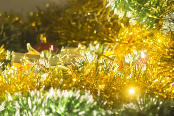 Λαμπερό Χριστουγεννιάτικο Στολίδι Και Διακόσμηση Λαμπερό Φως Θολή Φόντο — Φωτογραφία Αρχείου