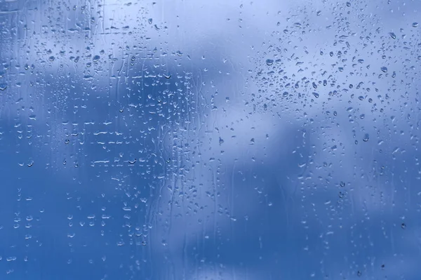 Vidrio Ventana Húmedo Azul Con Gotas Agua Goteos Formas Abstractas — Foto de Stock