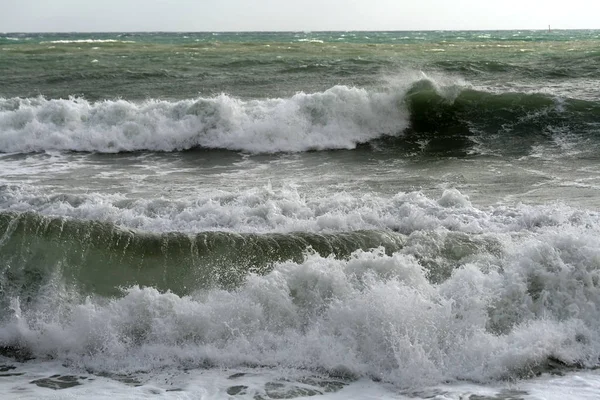 Superficie Agua Mar Con Grandes Olas Espuma Blanca Durante Tormenta — Foto de Stock