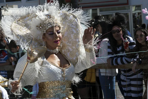 Limassol Zypern März 2020 Frau Venezianischen Karnevalskostüm Nimmt Der Großen — Stockfoto