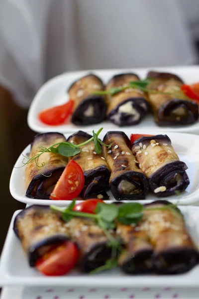 Fındıklı patlıcan rulosu. Kafkas mutfağı. Vejetaryen yemeği..