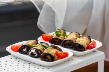 Fındıklı patlıcan rulosu. Kafkas mutfağı. Vejetaryen yemeği..