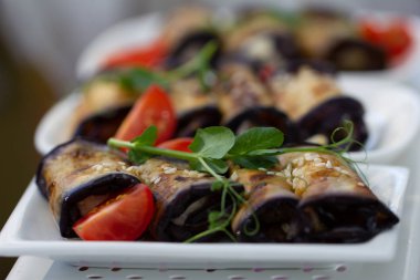 Fındıklı patlıcan rulosu. Kafkas mutfağı. Vejetaryen yemeği..