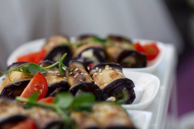 Fındıklı patlıcan rulosu. Kafkas mutfağı. Vejetaryen yemeği..