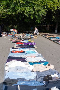 Fuarda satılık çeşitli eşyalar