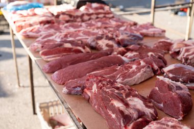 Tezgahtaki et satılık..