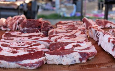 Tezgahtaki et satılık..