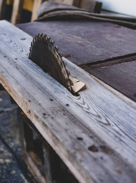 Wood cutting on a machine — Stock Photo, Image