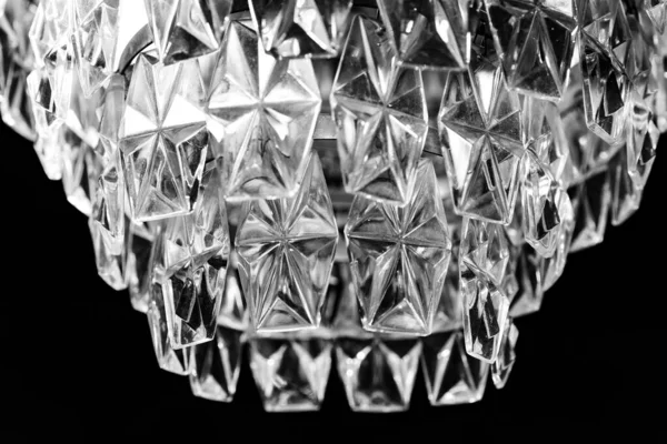 Lampadario di cristallo brilla brillantemente con una luce morbida — Foto Stock