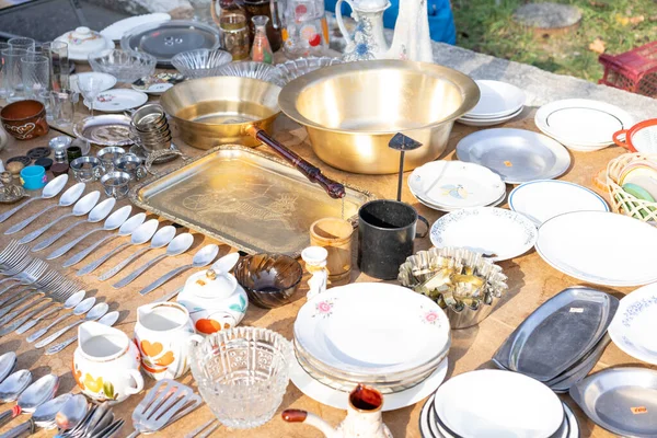 Fuarda satılık çeşitli eşyalar