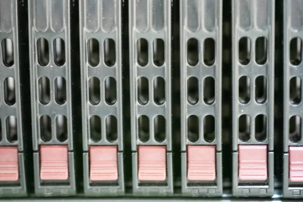 Разъемы для жестких дисков на сервере — стоковое фото