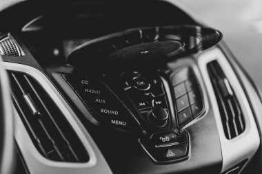 Antika kayıt, arabanın dvd portunda yer almaktadır.