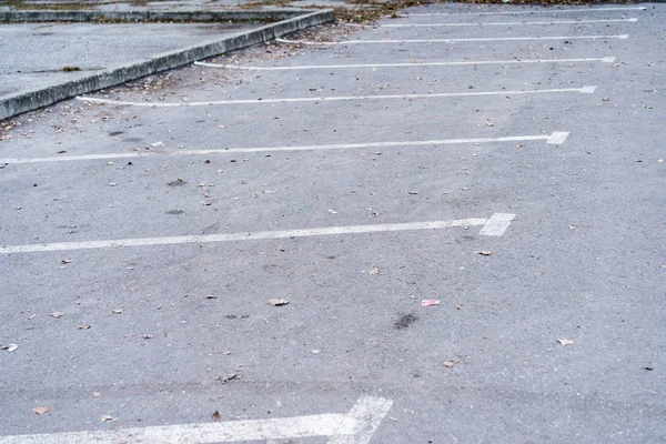 Marcas de estacionamento no pavimento — Fotografia de Stock