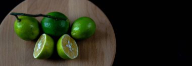 Tepside kireç ve ahşap zemin