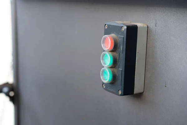 Painel de controle do elevador para pessoas com deficiência fora do edifício — Fotografia de Stock