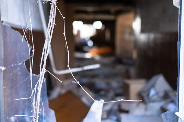 Old abandoned building with broken windows — Stock Photo, Image